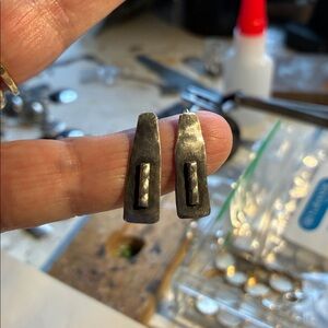 A pair of 925 little earrings for daily wear